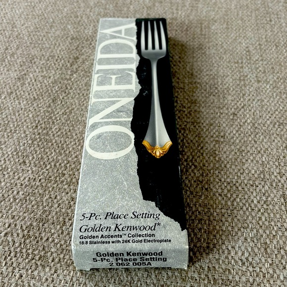 Oneida 5- pc Place Setting in Golden Kenwood